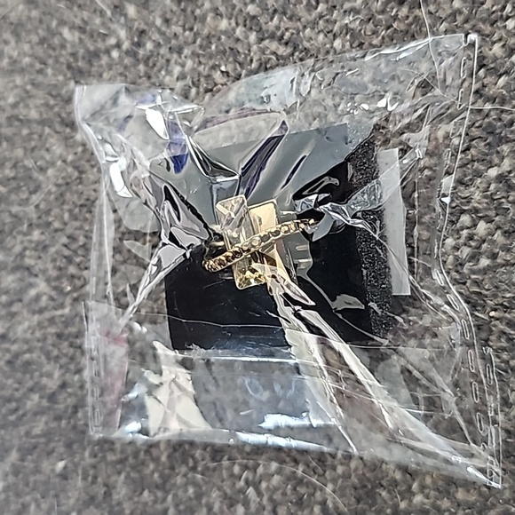 Dueling Difference Brass Ring Sz 6-10 Stretchy NWT SALE Rhinestones - Picture 3 of 3